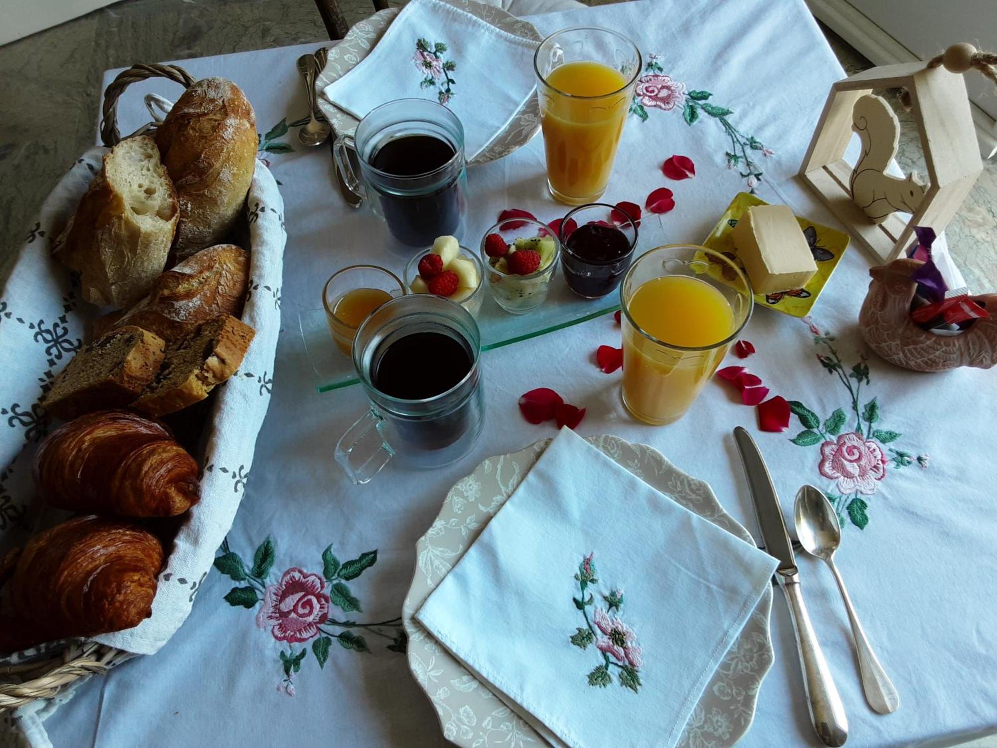 L'Ecureuil Gourmand, Chambre D'Hotes En Anjou Bleu Saint-Martin-du-Bois  ภายนอก รูปภาพ